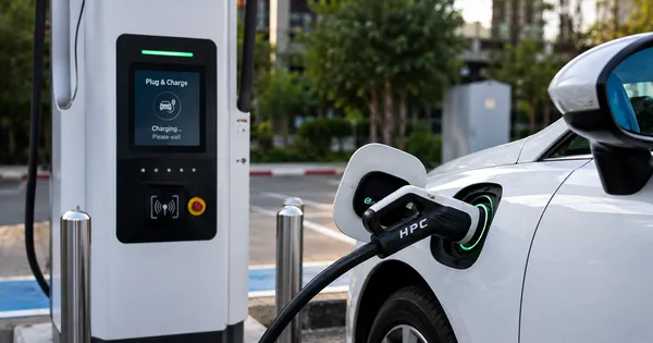 Plug and Charge giúp trải nghiệm sạc xe điện thay đổi ra sao?